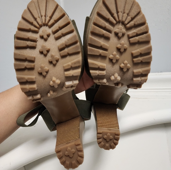 Women's Green Pumps - Picture 7 of 7